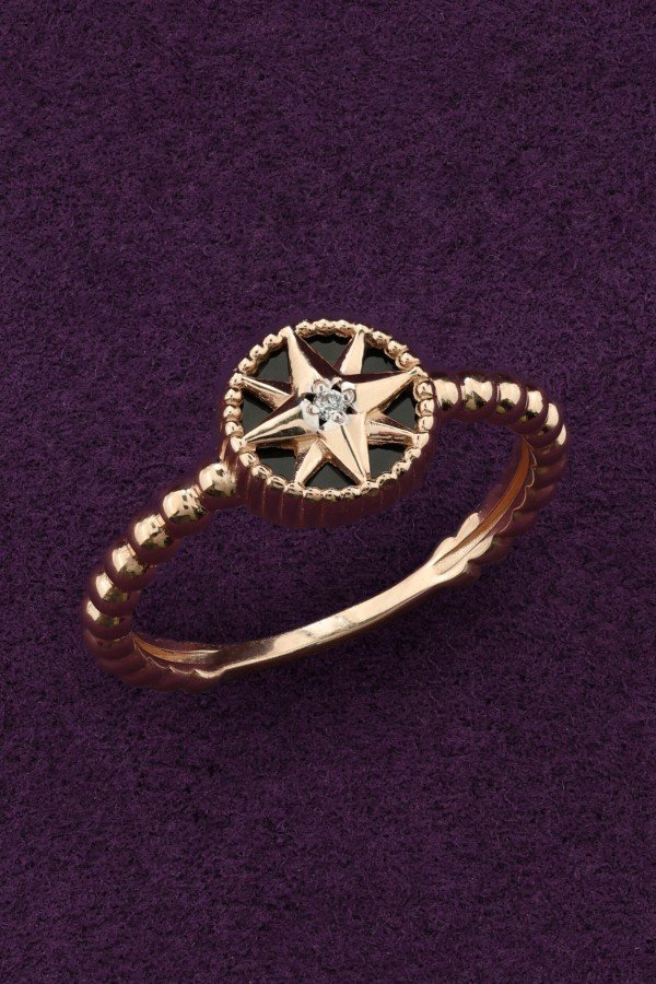 Кольцо из золота c бриллиантами и ониксом