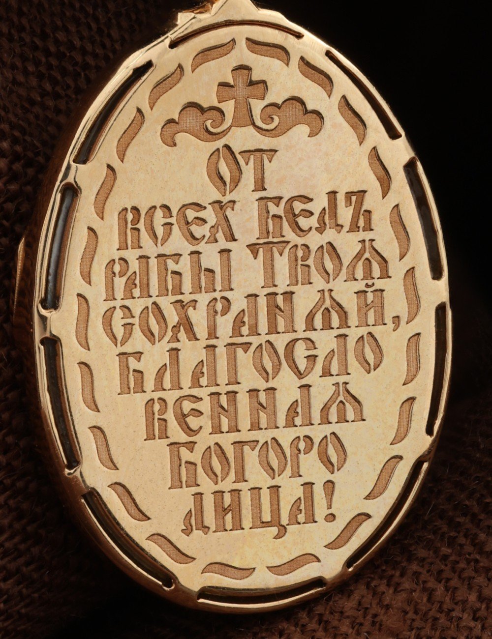 Образок из золота c бриллиантами и перламутром