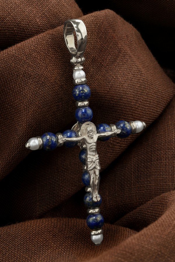 Крест из белого золота c жемчугом и лазуритом