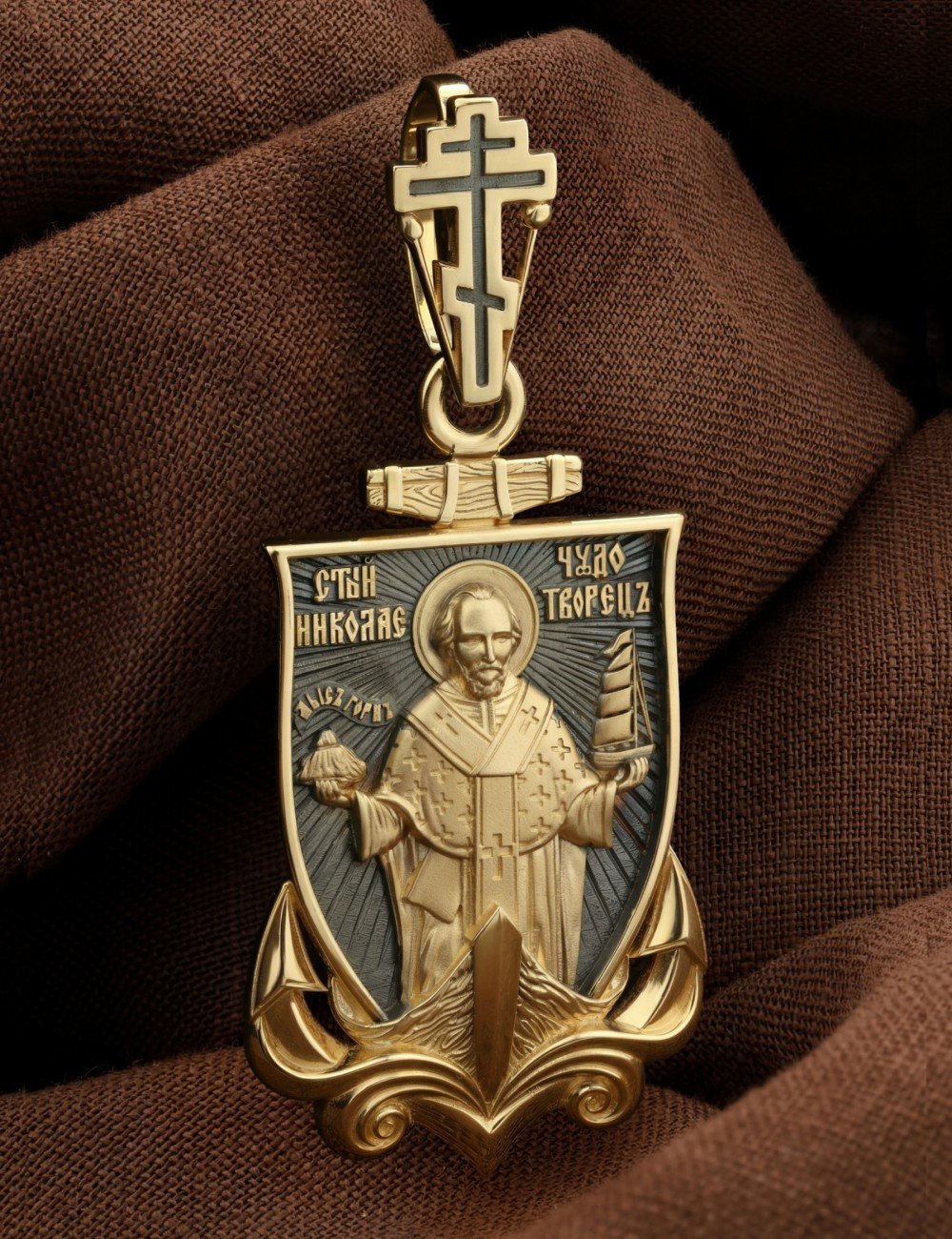 Образок из лимонного золота c эмалью