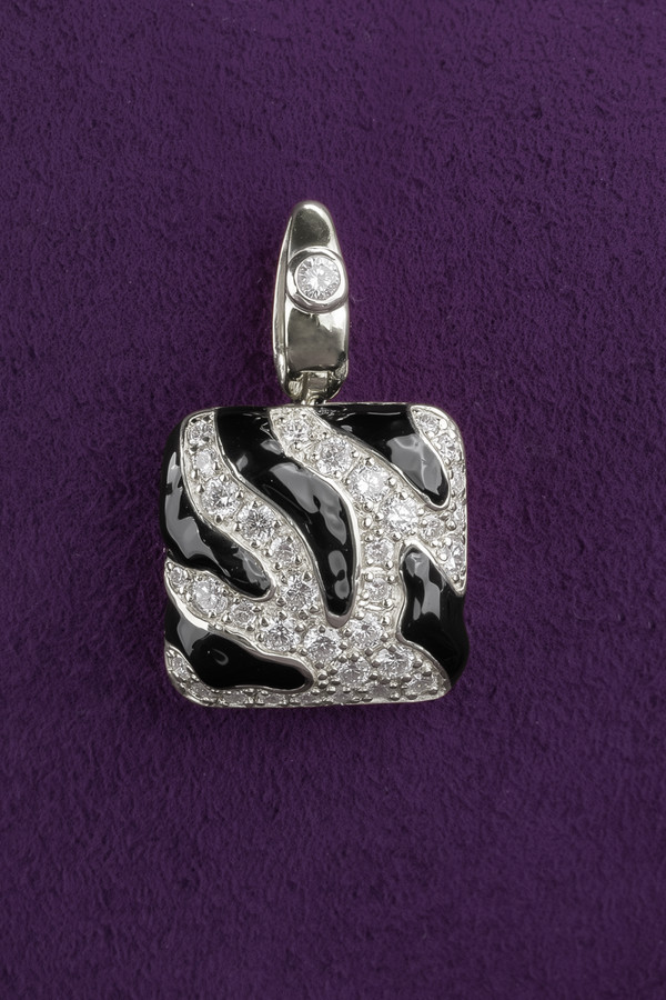 Подвеска из белого золота 585 пробы c эмалью и бриллиантами