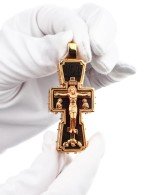 Крест из золота c эбеновым деревом