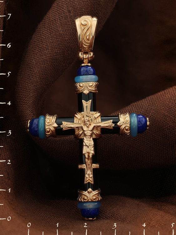 Крест из красного золота 585 пробы c ониксом, агатом и лазуритом