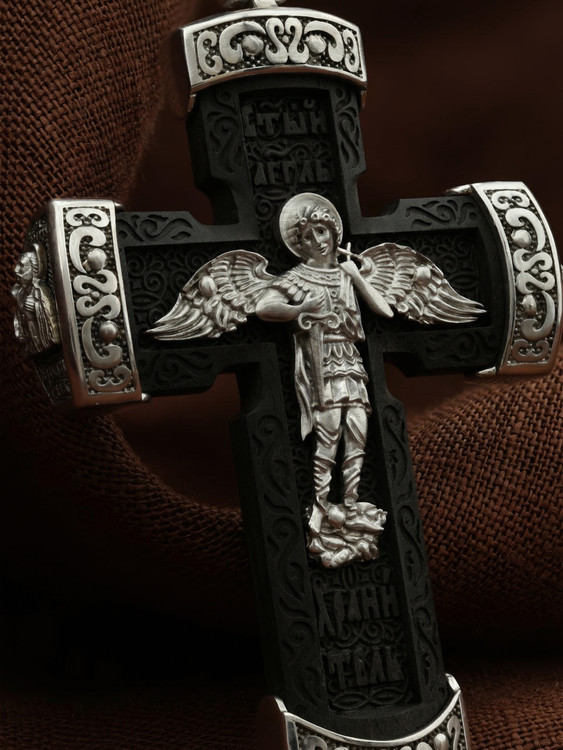 Крест из белого золота 585 пробы c эбеновым деревом