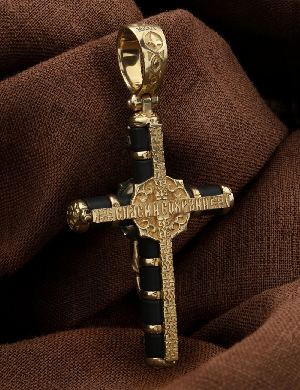 Крест из лимонного золота c ониксом