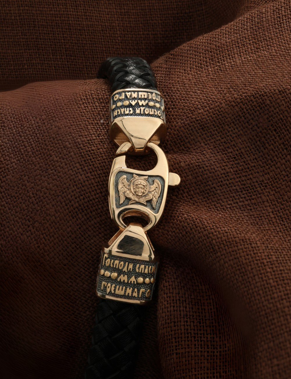 Браслет из золота c шнурком