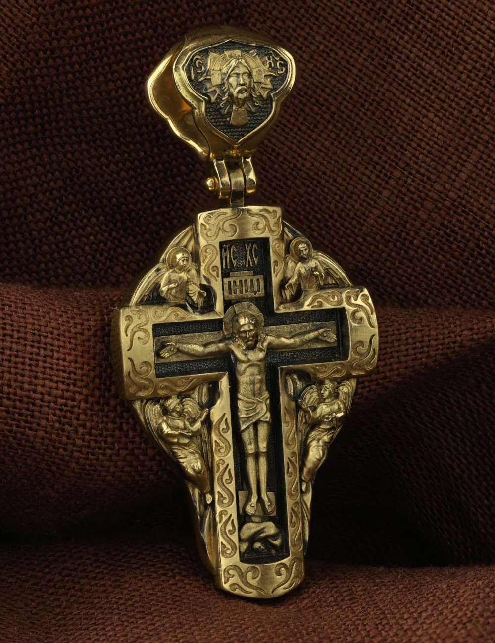 Крест из лимонного золота