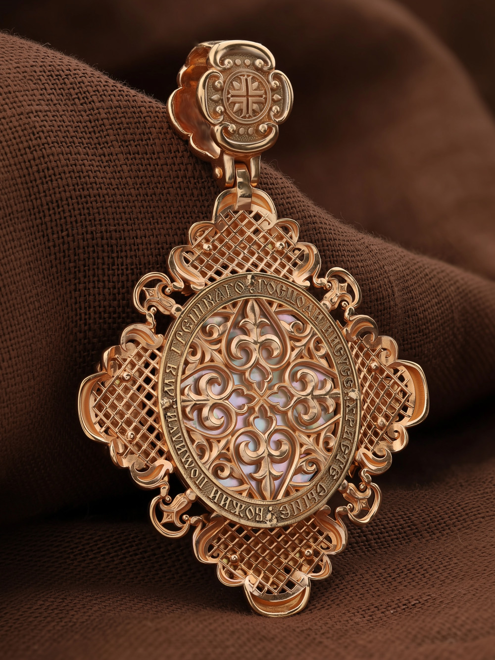 Нательная икона из красного золота 585 пробы c эмалью и перламутром