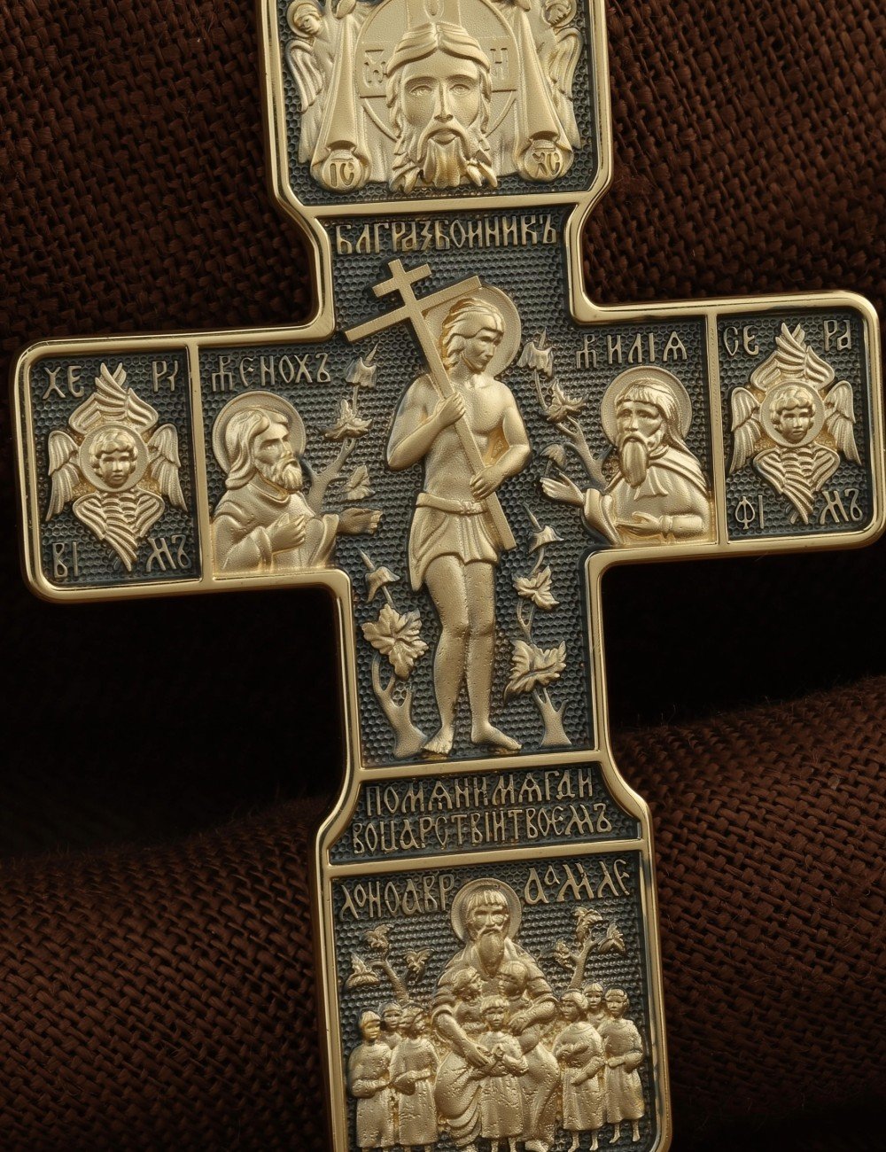 Крест из лимонного золота