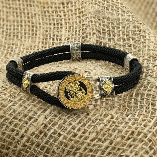 Браслет из серебра 925 пробы и золота 750 пробы c ониксом и шёлковым шнурком