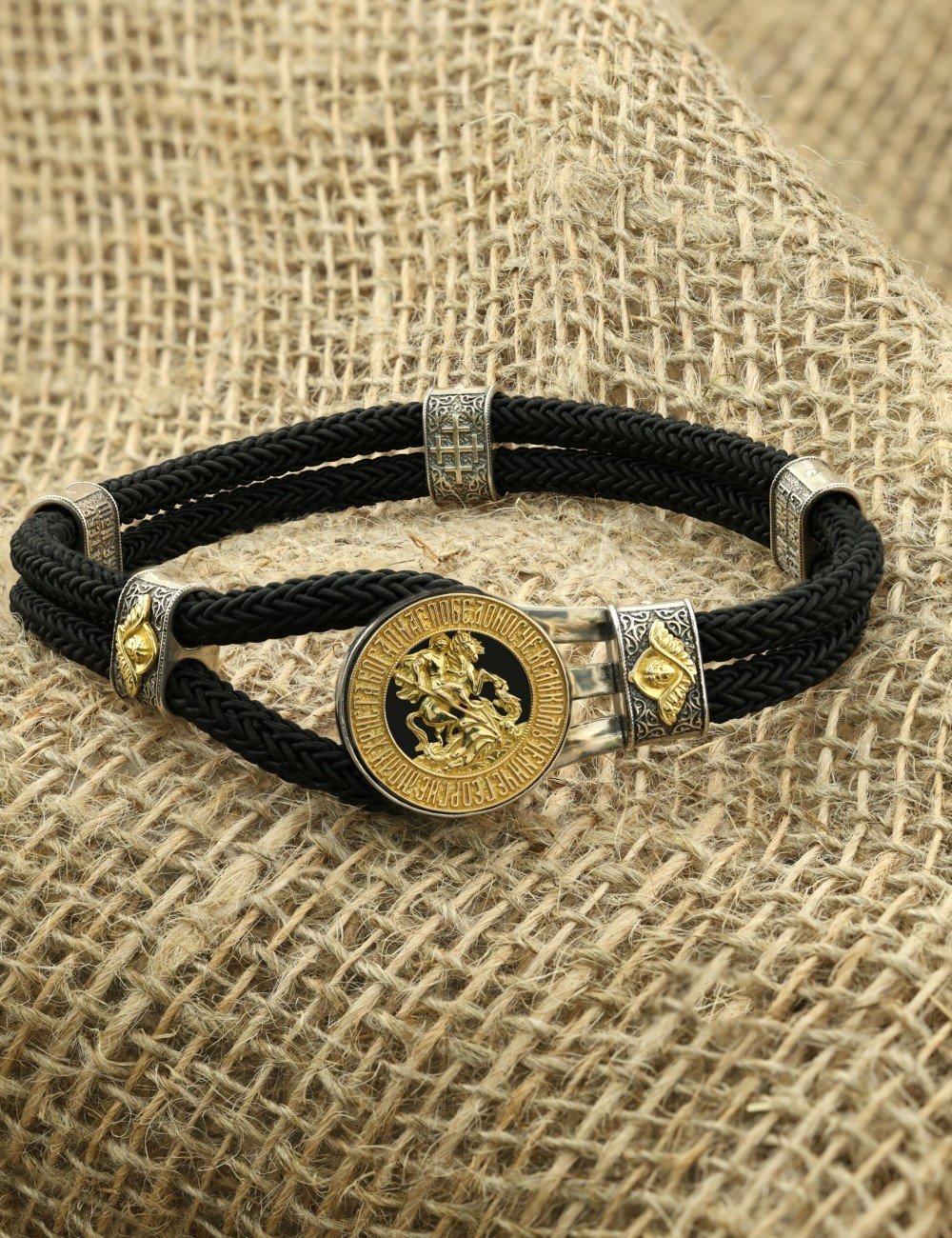 Браслет из серебра и золота c ониксом и шёлковым шнурком