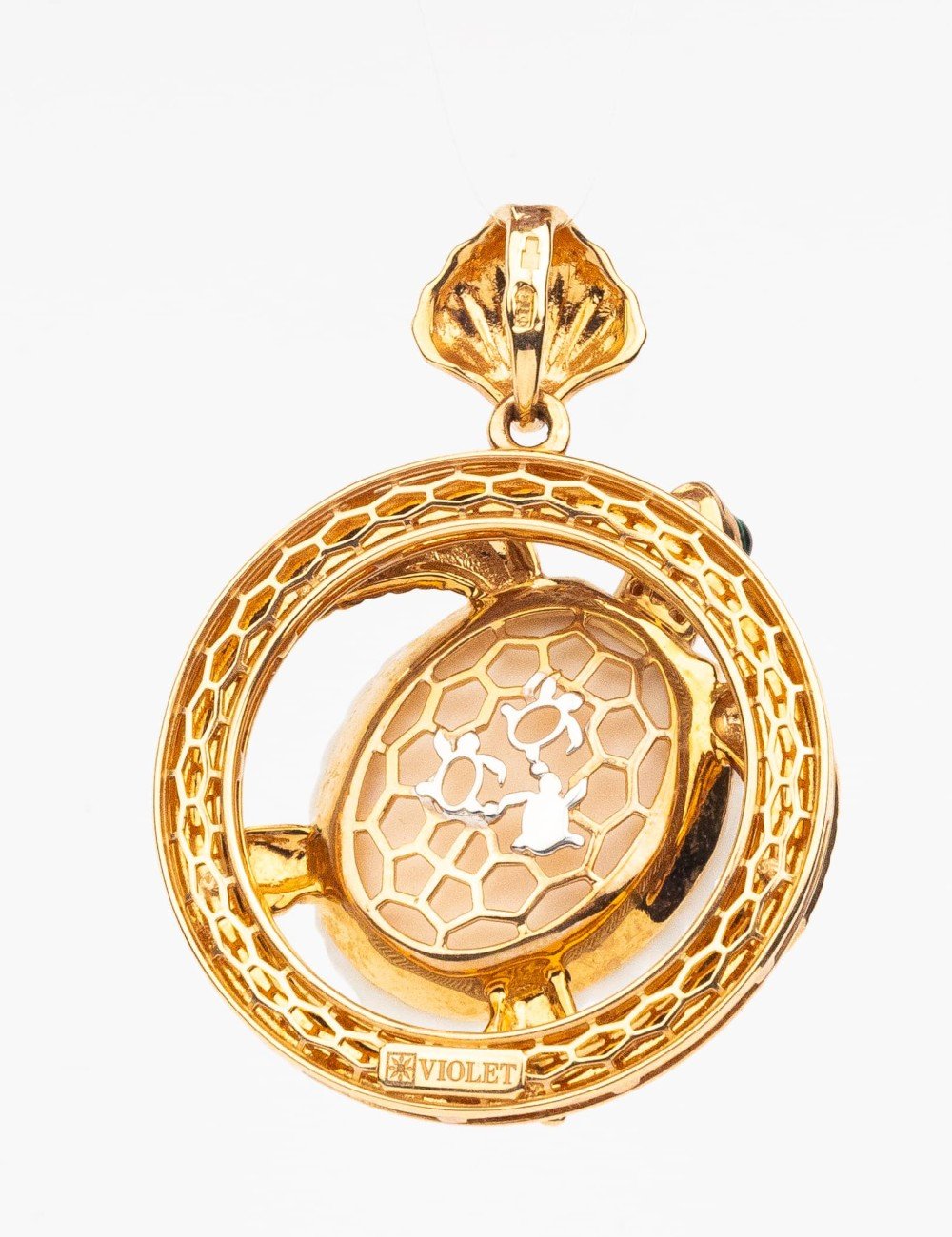 Подвеска из золота c эмалью и бивнем мамонта