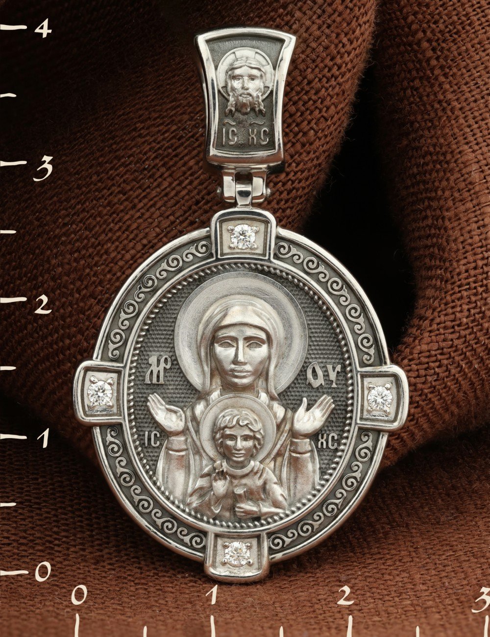 Образок из белого золота c бриллиантами