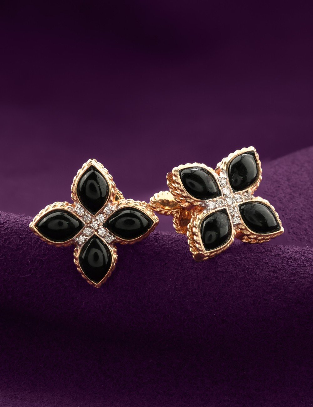Серьги из золота c бриллиантами и ониксом