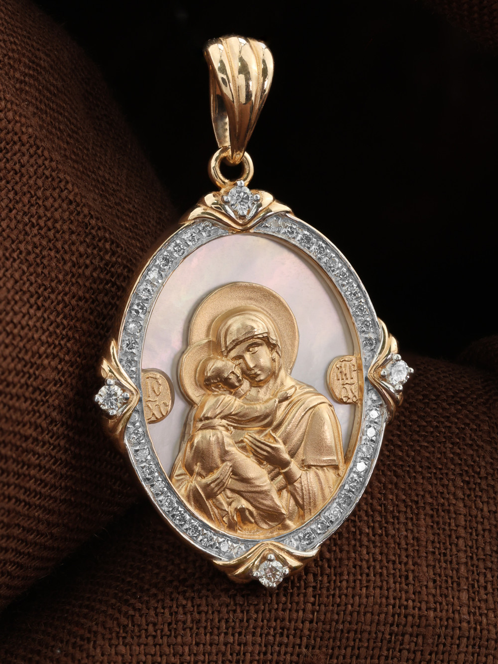 Нательная икона из красного золота 585 пробы c бриллиантами и перламутром