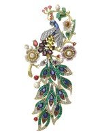 Брошь из лимонного золота c эмалью, фианитом, гранатом, жемчугом, сапфиром, кораллом и перламутром