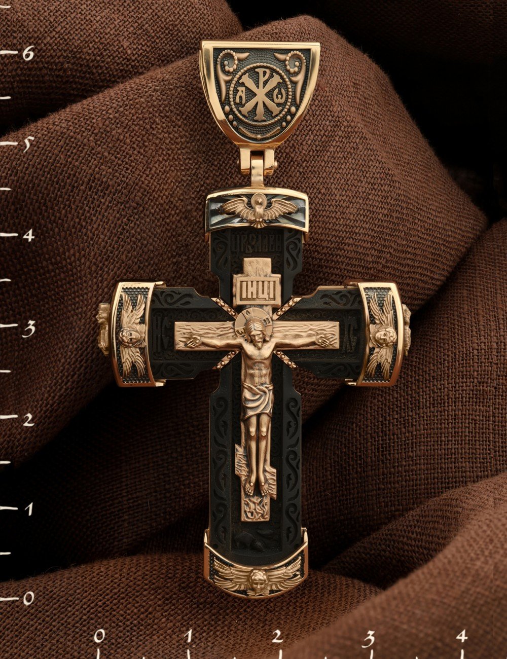 Крест из золота c эбеновым деревом