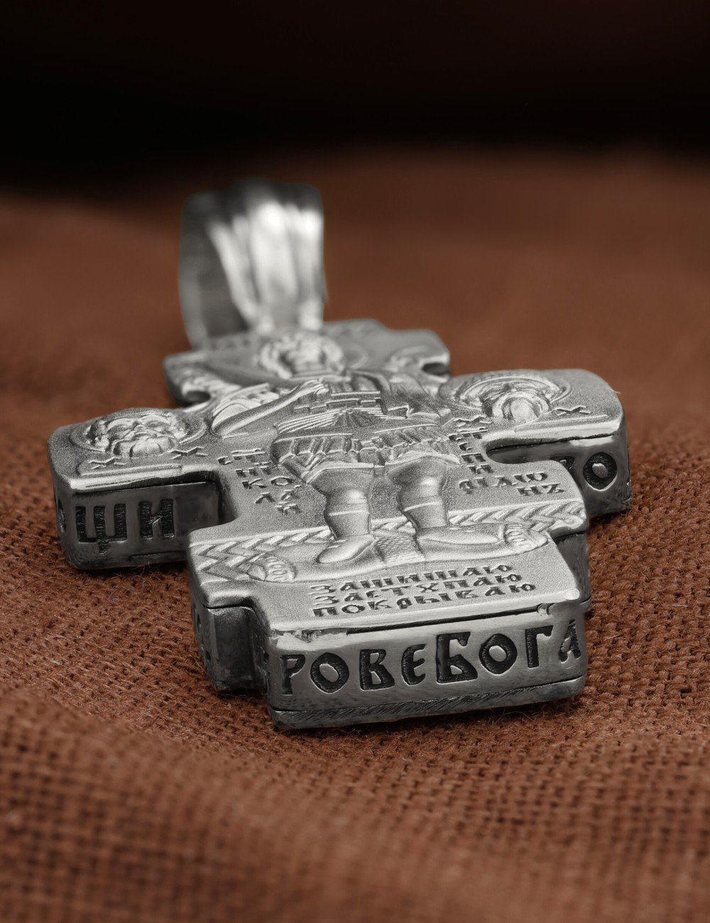 Крест из белого золота