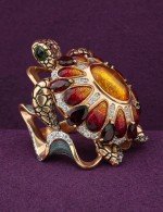 Кольцо из золота c эмалью, фианитом, гранатом и янтарём