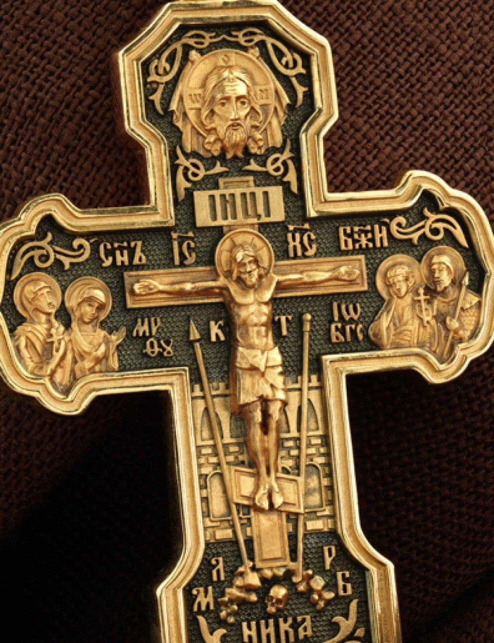 Крест из лимонного золота