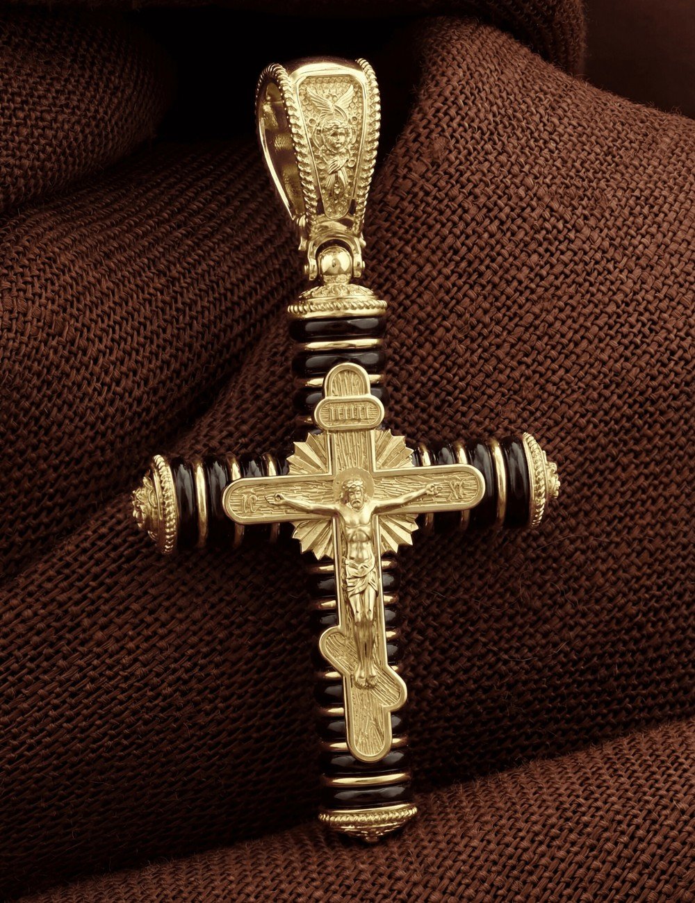 Крест из лимонного золота c ониксом