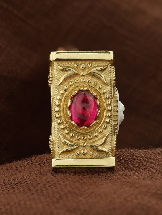 Нательная икона из лимонного золота 585 пробы c эмалью, рубином и бивнем мамонта