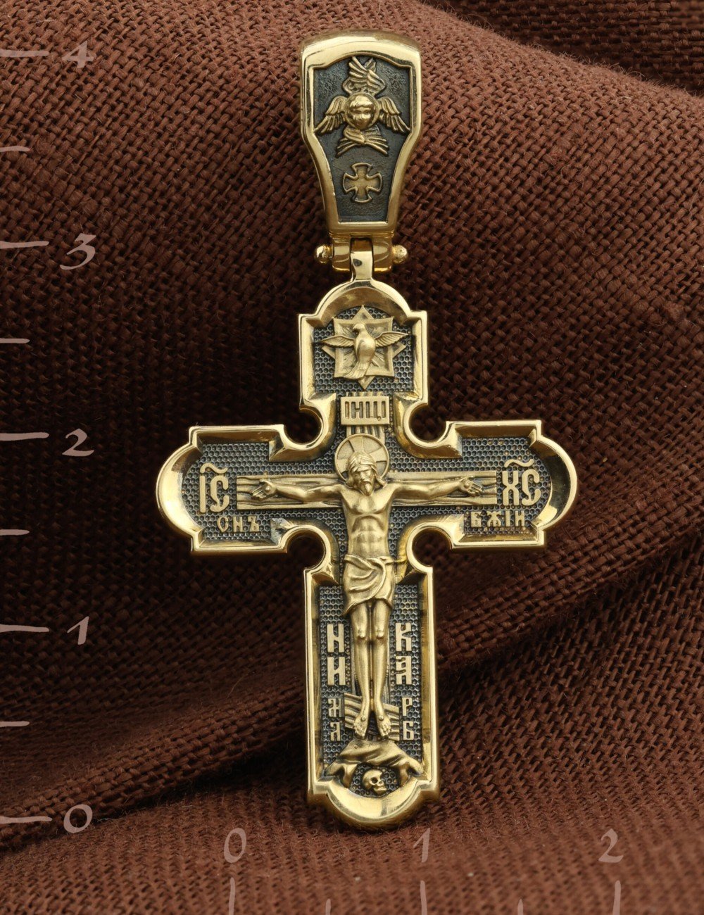 Крест из лимонного золота