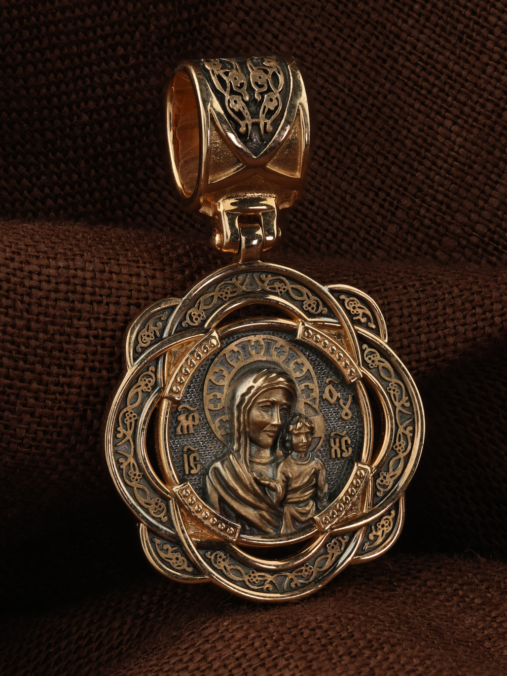 Нательная икона из красного золота 585 пробы