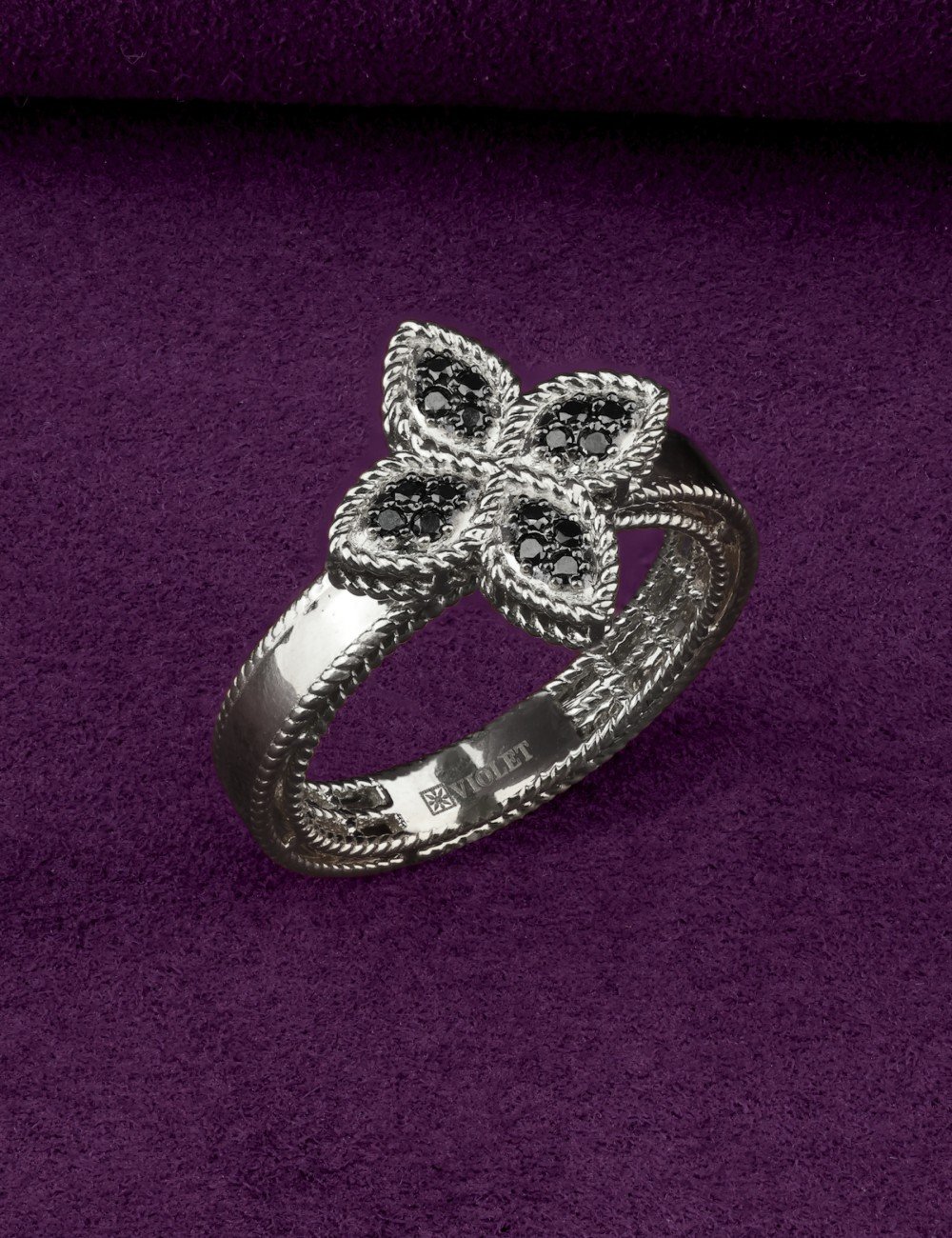 Кольцо из белого золота c бриллиантами