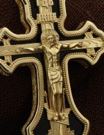 Крест из лимонного золота c ониксом