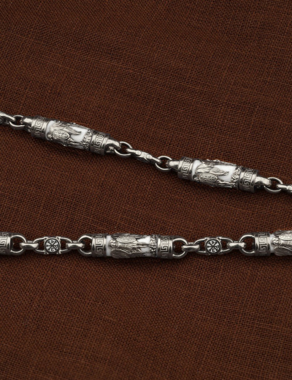 Цепь из белого золота c эмалью и бивнем мамонта