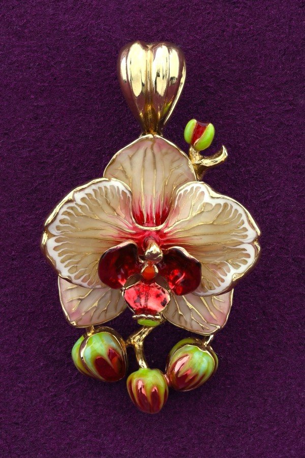 Подвеска из лимонного золота c эмалью