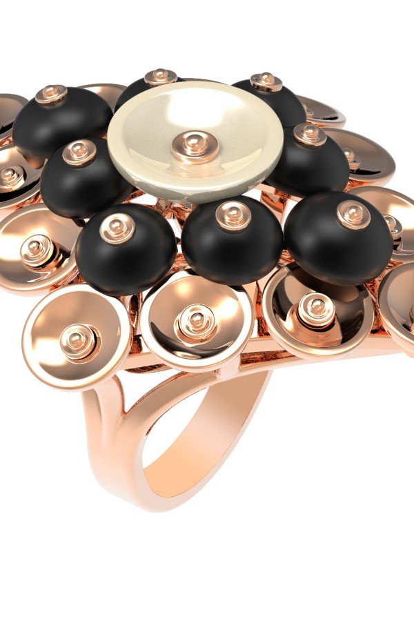 Кольцо из золота c ониксом и перламутром