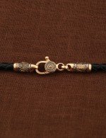 Гайтан из золота c кожаным шнурком
