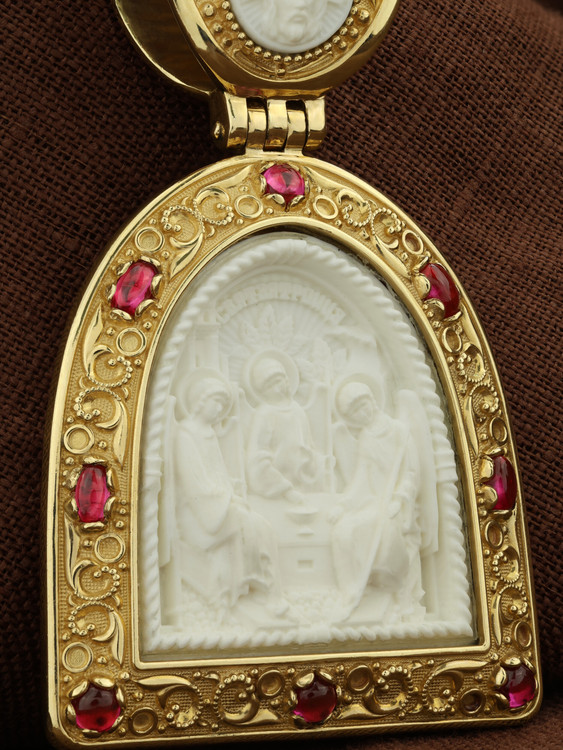 Нательная икона из лимонного золота 585 пробы c эмалью, рубином и бивнем мамонта