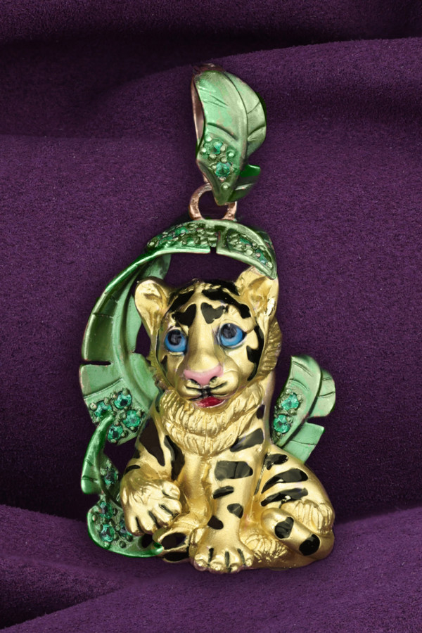 Подвеска из красного золота 585 пробы c эмалью и изумрудом