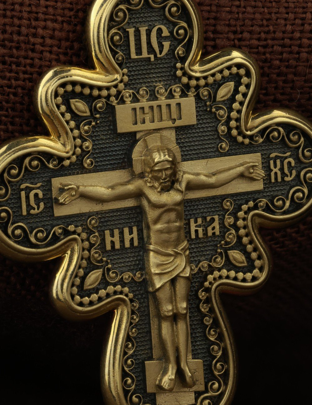 Крест из лимонного золота