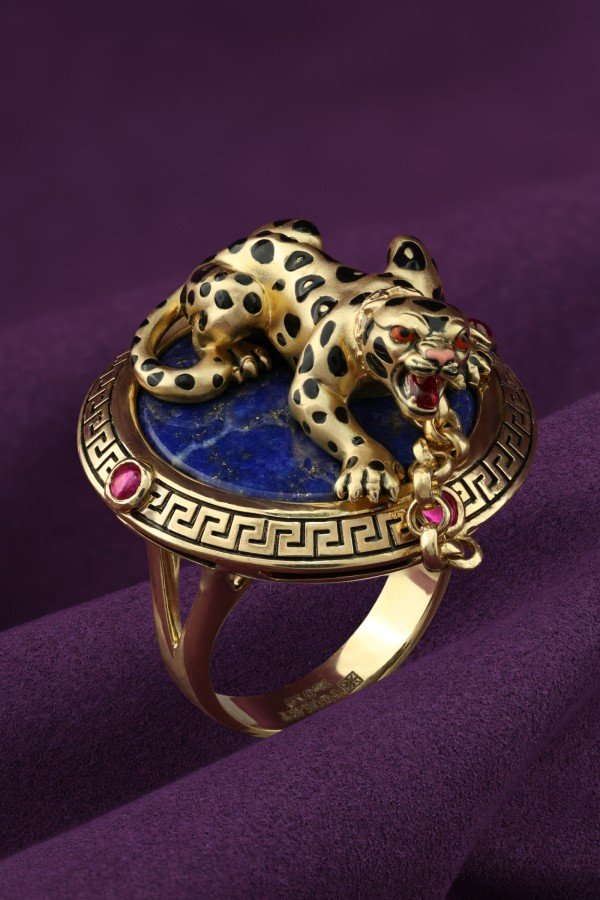 Кольцо из лимонного золота c эмалью, рубином и лазуритом