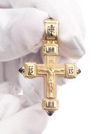 Крест из лимонного золота c эмалью, ониксом и деревом груши