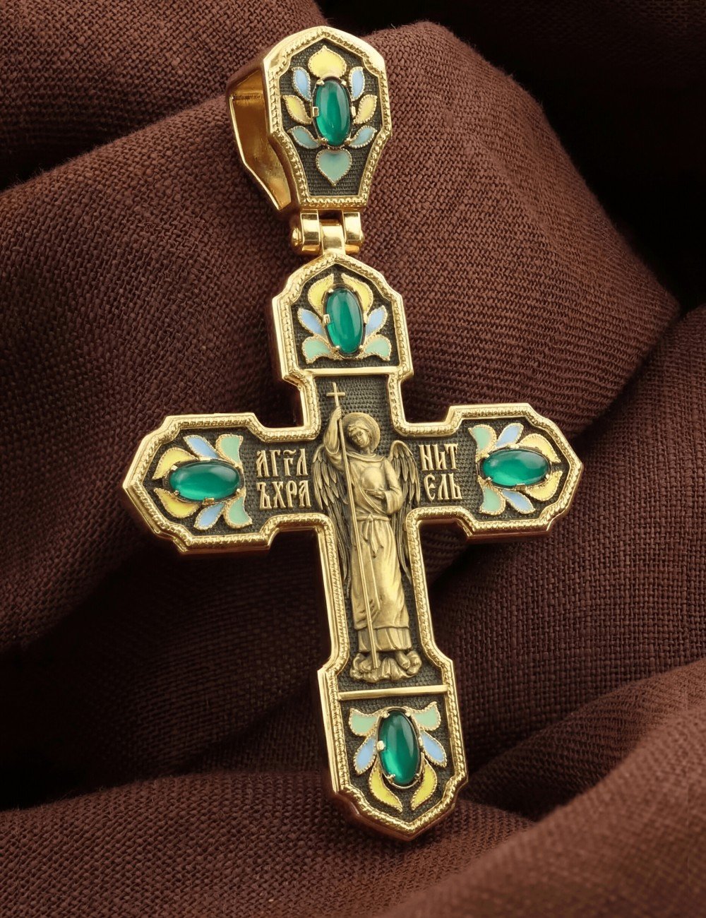 Крест из лимонного золота c эмалью и хризопразом