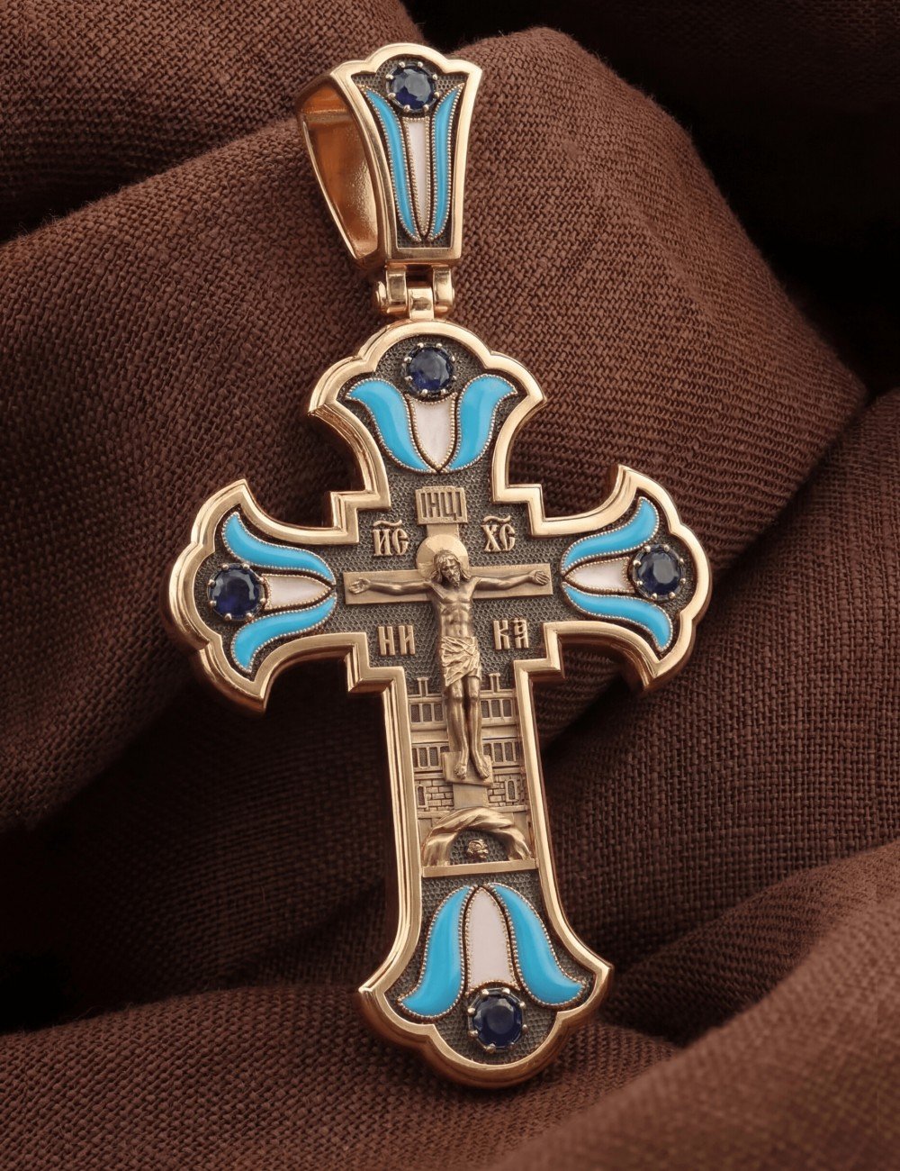 Крест из золота c эмалью и сапфиром