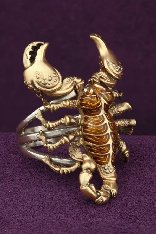 Кольцо из лимонного золота c эмалью