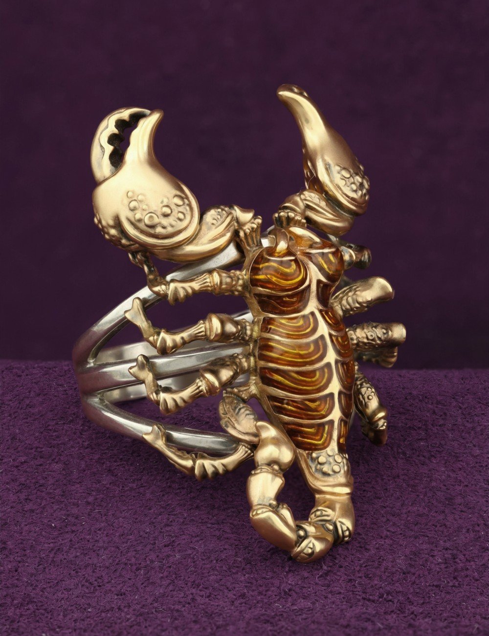 Кольцо из лимонного золота c эмалью