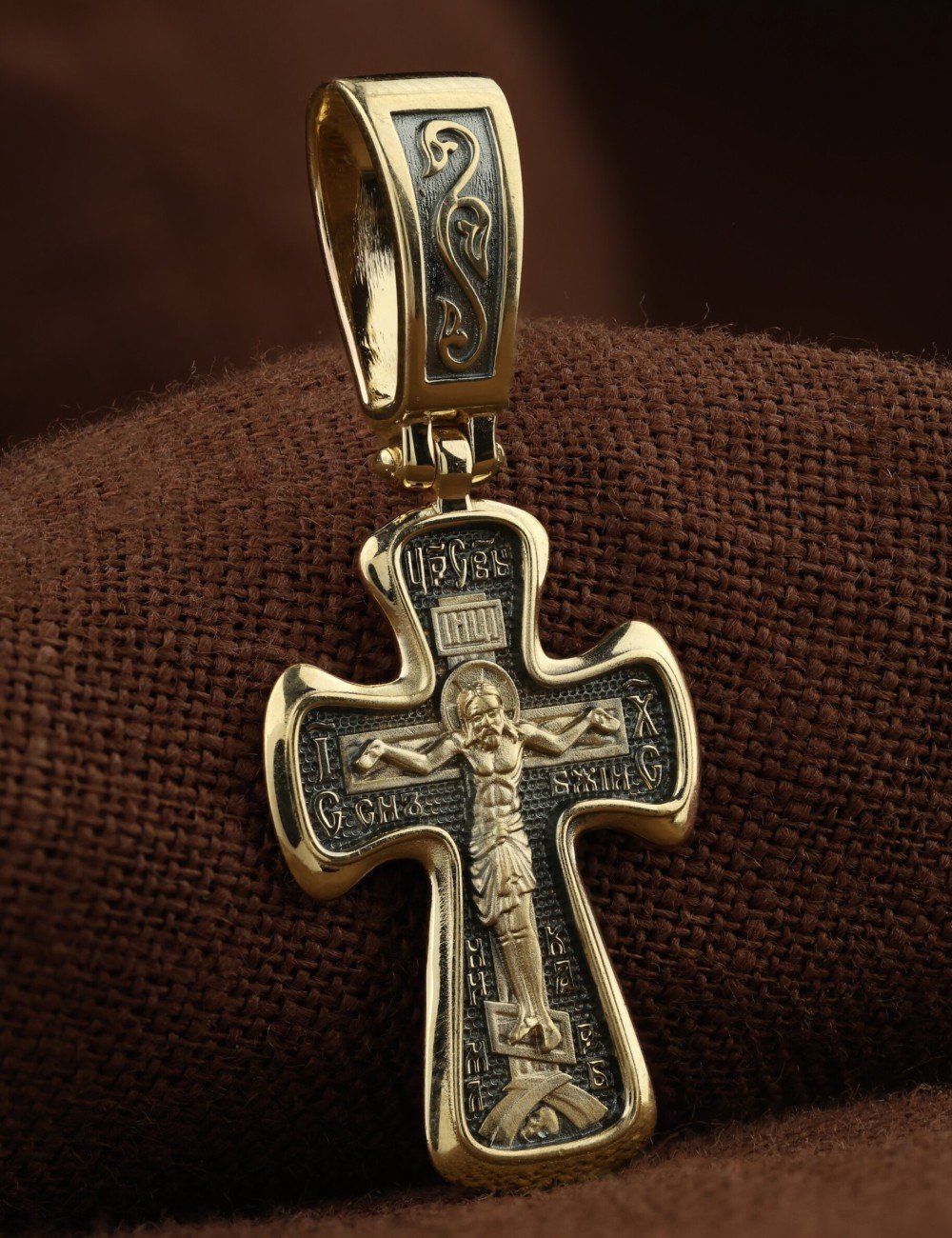 Крест из лимонного золота