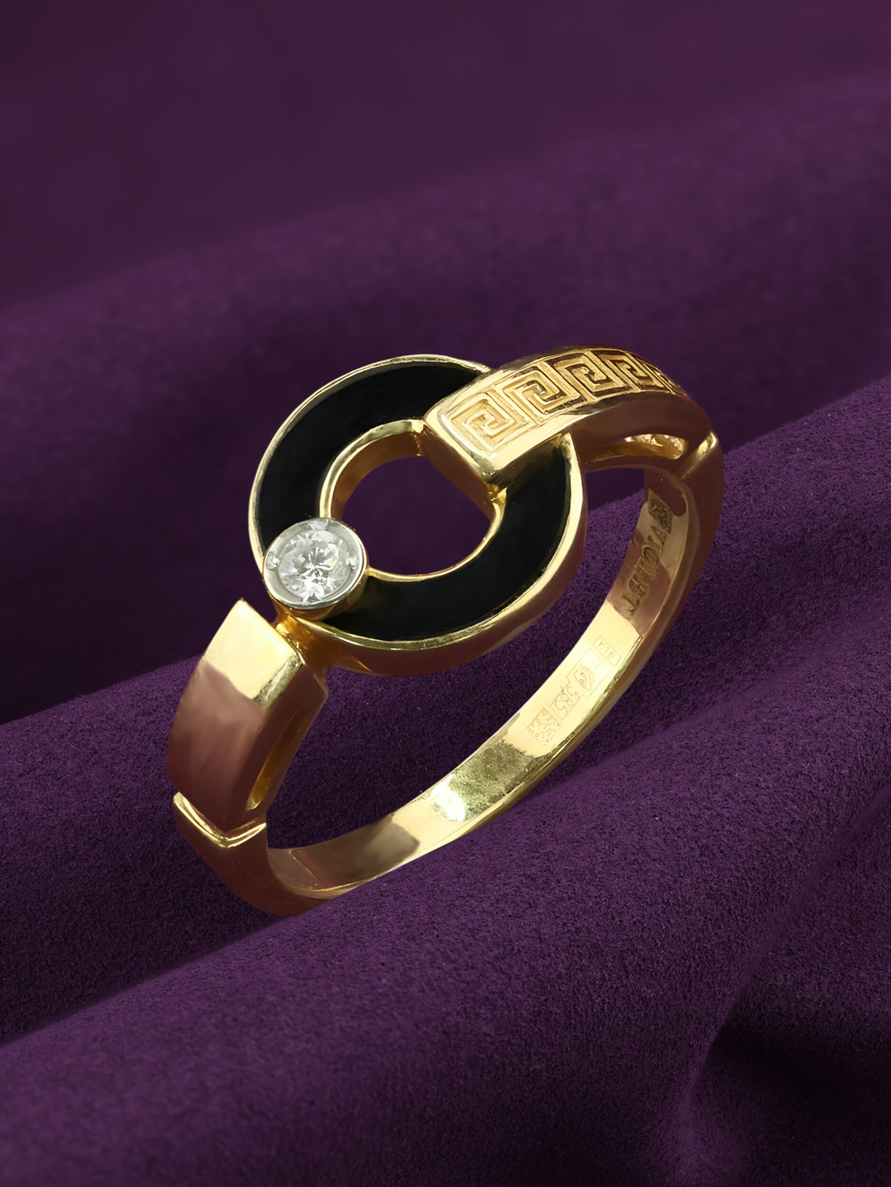 Кольцо из лимонного золота 585 пробы c бриллиантами и ониксом