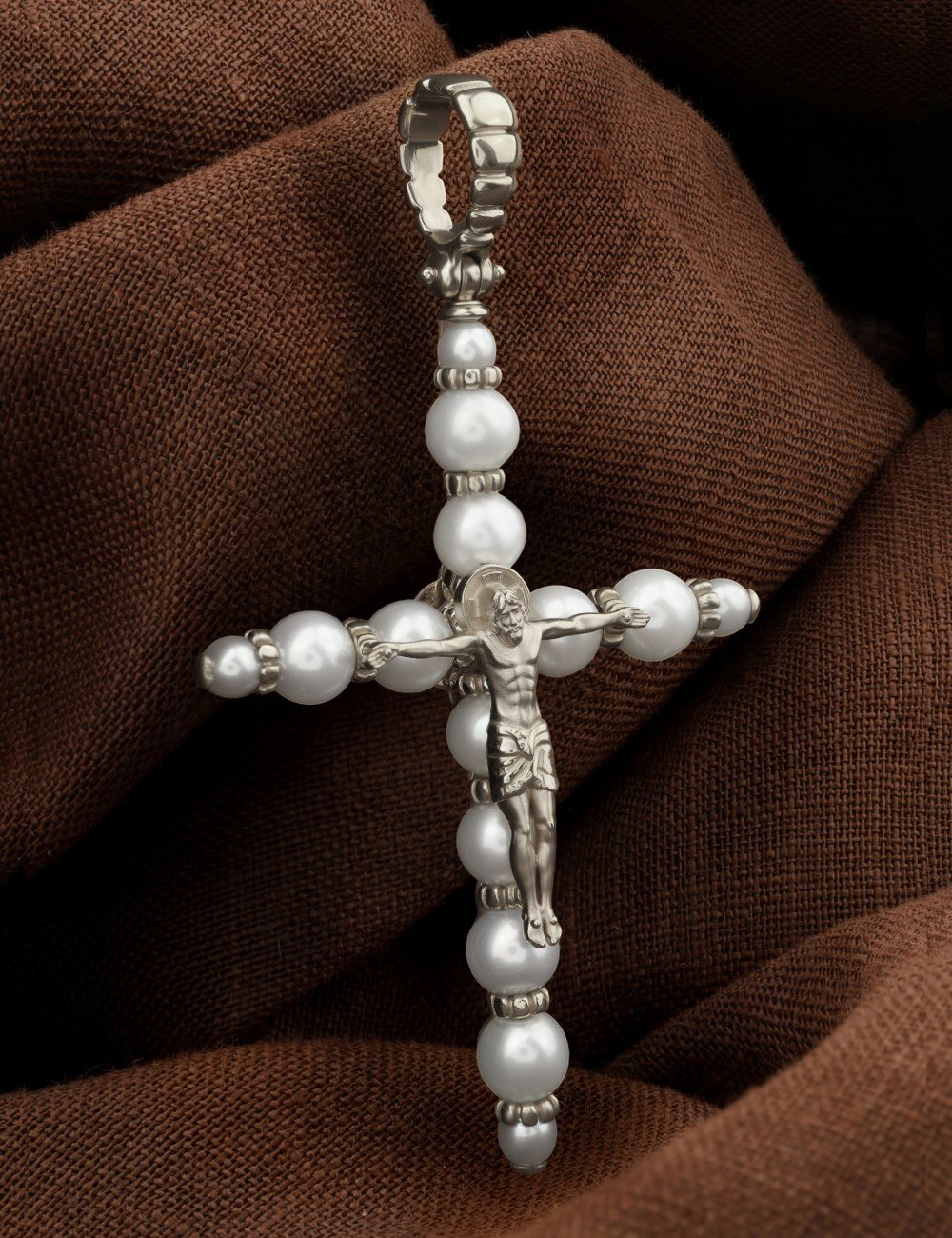 Крест из белого золота c жемчугом