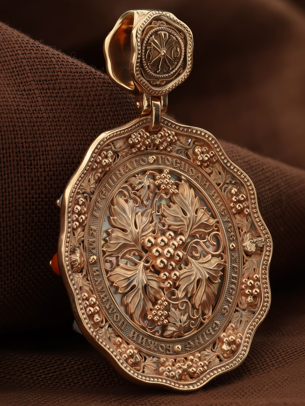 Нательная икона из красного золота 585 пробы c эмалью, жемчугом, кораллом и перламутром