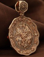 Образок из золота c эмалью, жемчугом, кораллом и перламутром