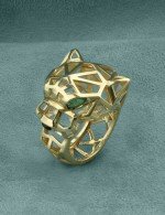 Кольцо из лимонного золота c изумрудом и ониксом