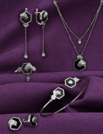 Серьги из белого золота c бриллиантами и ониксом